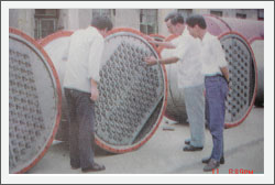 十字架浮阀板式精馏塔